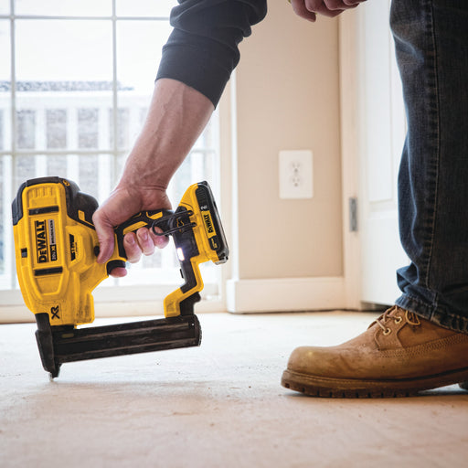 DeWalt DCN681B Cordless Stapler - Image 2